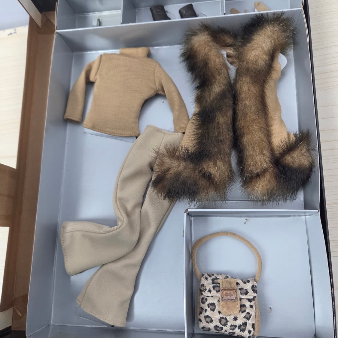 2001년대 마텔 바비인형 옷 바비 컬렉터스 클럽 전용 패션 세트

 상품이미지4