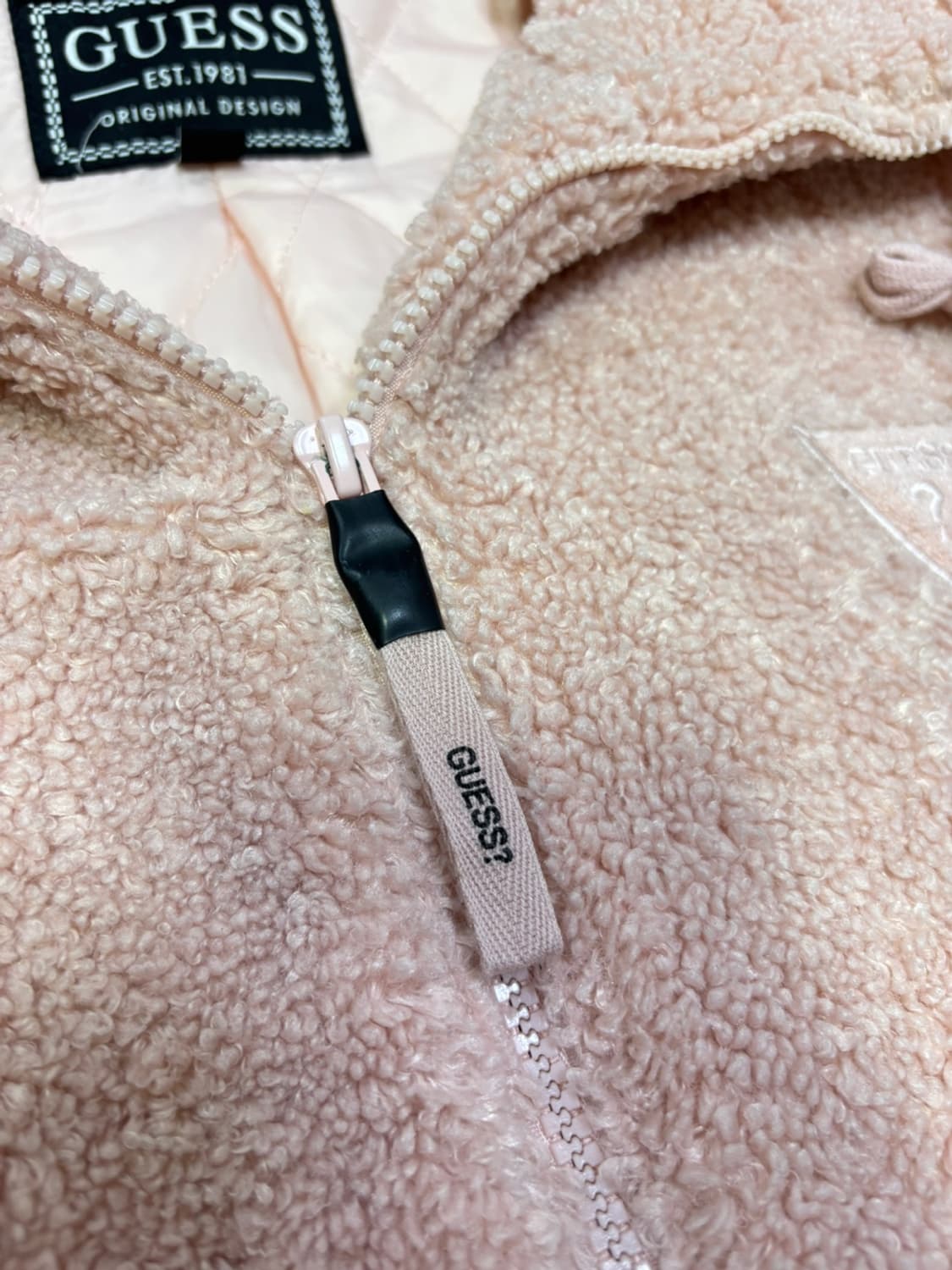 Guess 핑크뽀글집업 상품이미지5