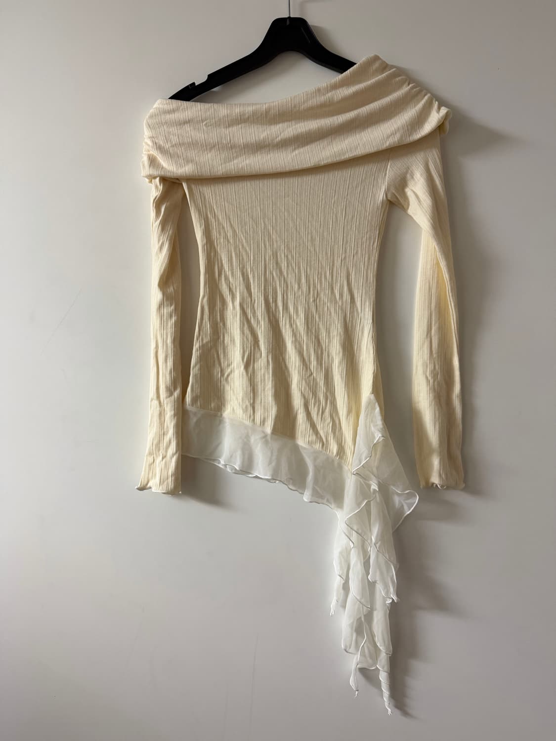 새상품 여자 오프숄더 밑단 쉬폰 긴팔티 상품이미지1