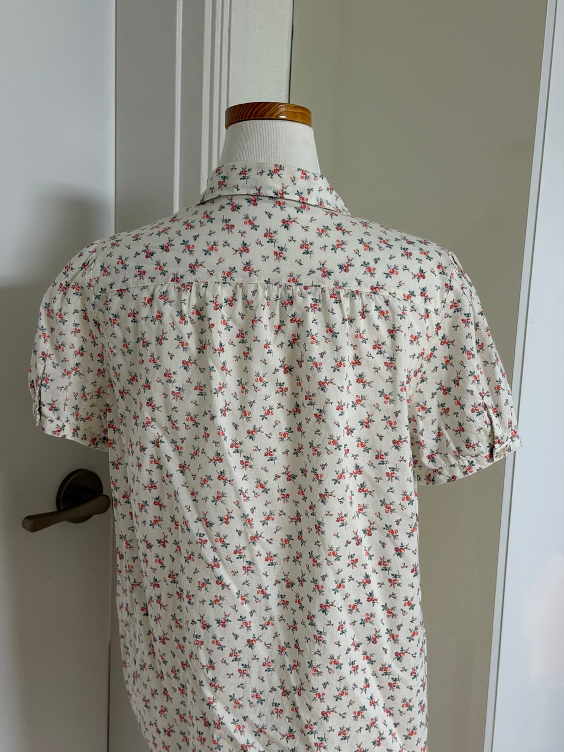 잔꽃무늬 레이스 퍼프 반팔 블라우스 셔츠 상품이미지4