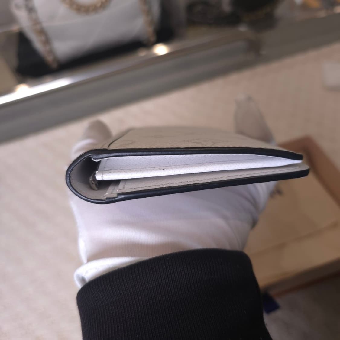 [중고/정품] 루이비통 브라짜 월릿 타이가라마 옵틱 화이트 상품이미지5