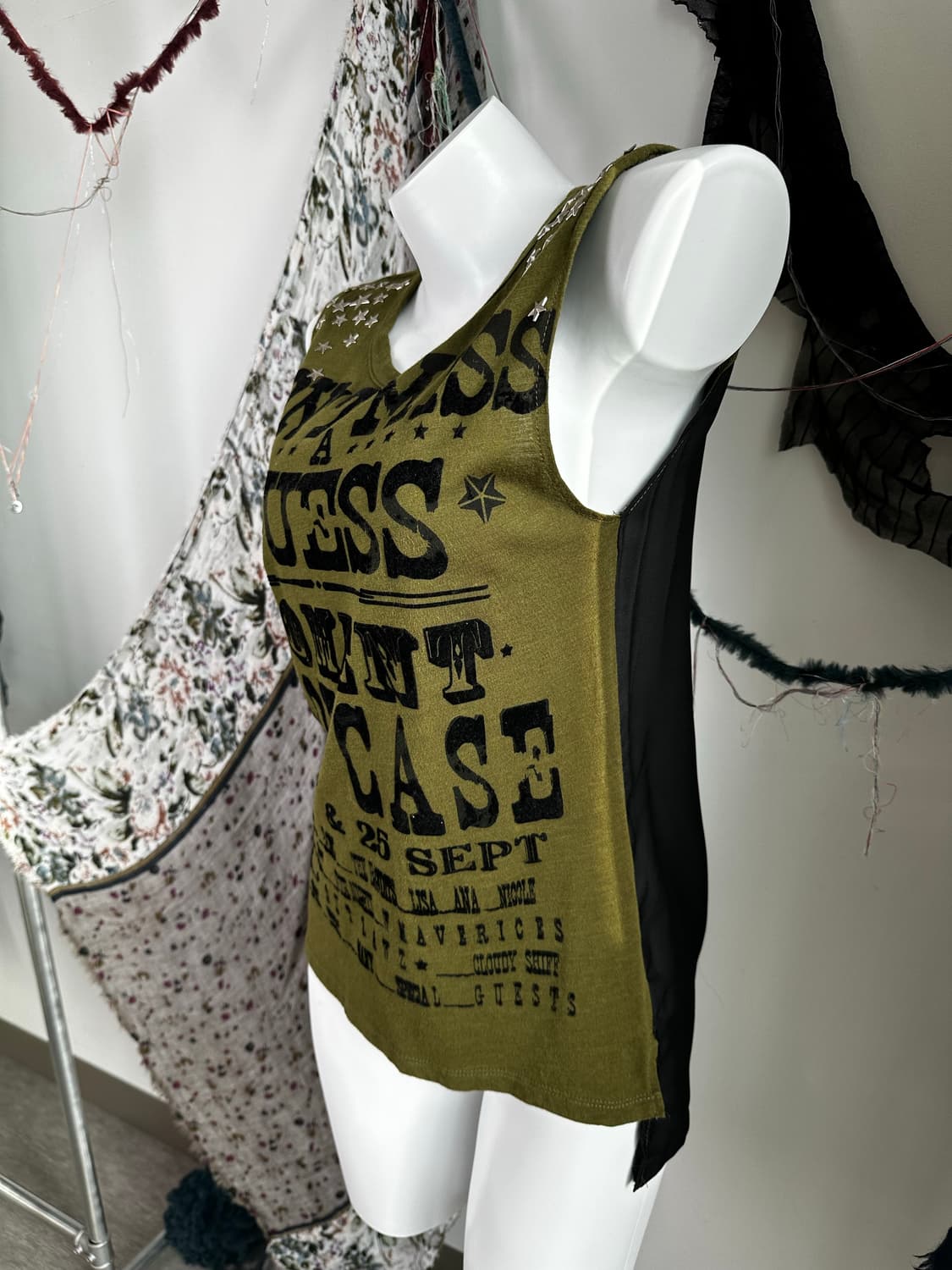 Y2k 카키 스터드 프린팅 슬리브리스 상품이미지4