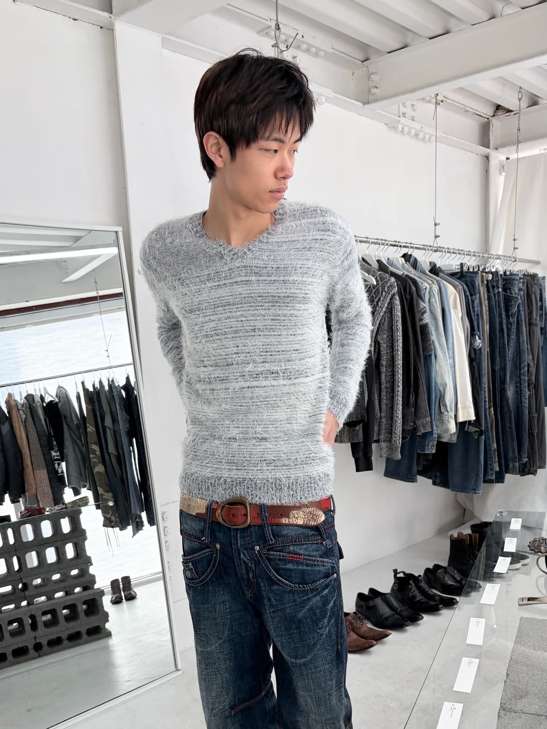 토네이도 마트 스트라이프 브이넥 니트 상품이미지1