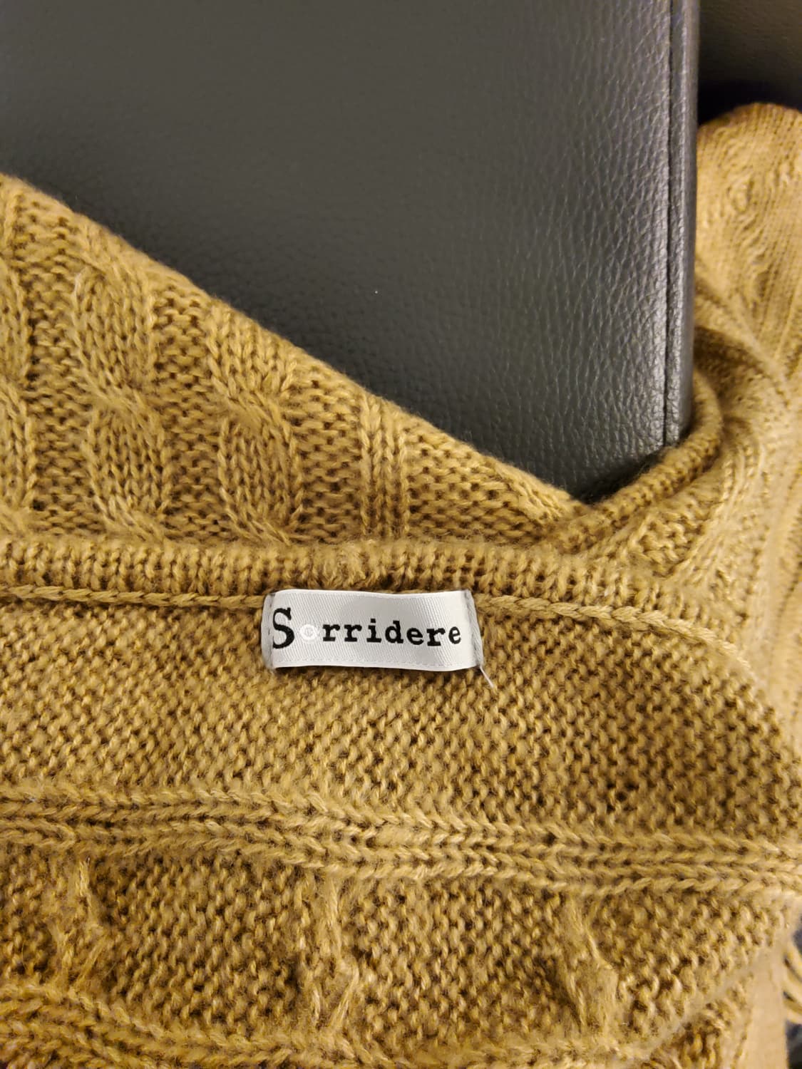 카멜 꽈배기 니트숄 상품이미지3