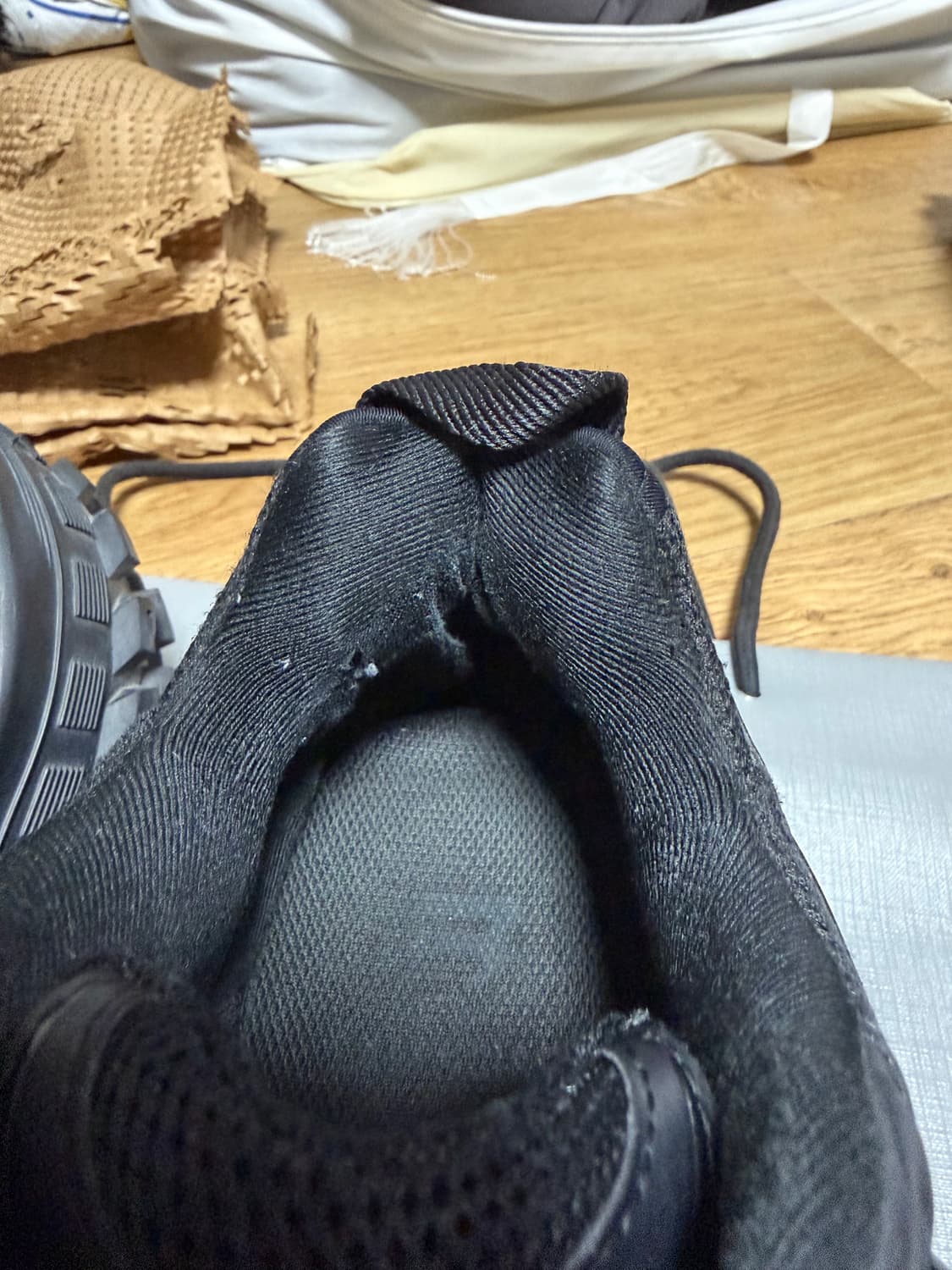 발렌시아가 디펜더 42 상품이미지8