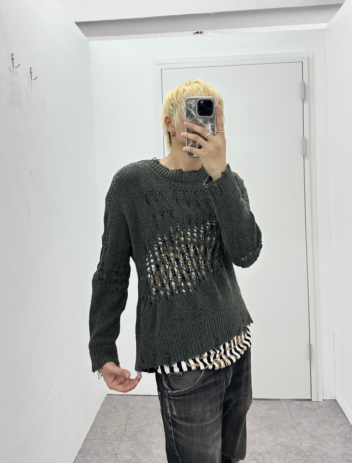 Distressed cut line knit 상품이미지2