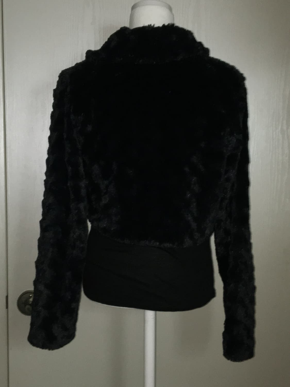 RosaCheri 블랙 크롭 퍼 자켓 상품이미지3