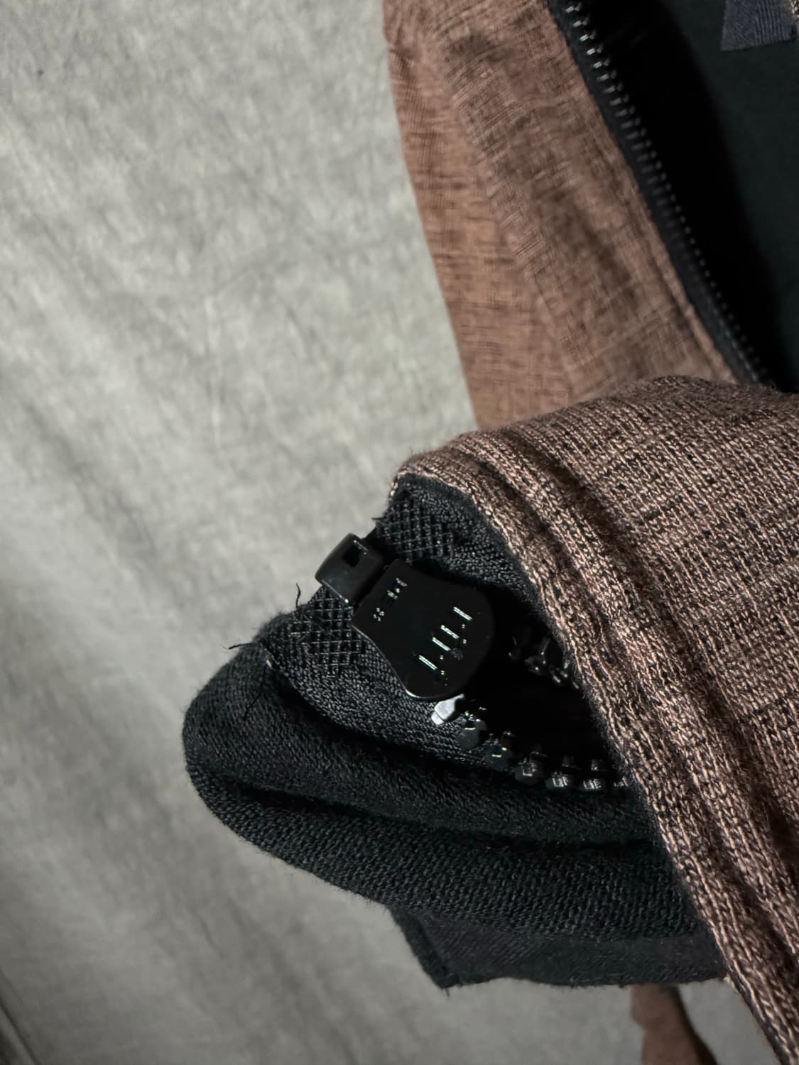 RIPVANWINKLE Asymmetric Zip Hoodie   상품이미지8