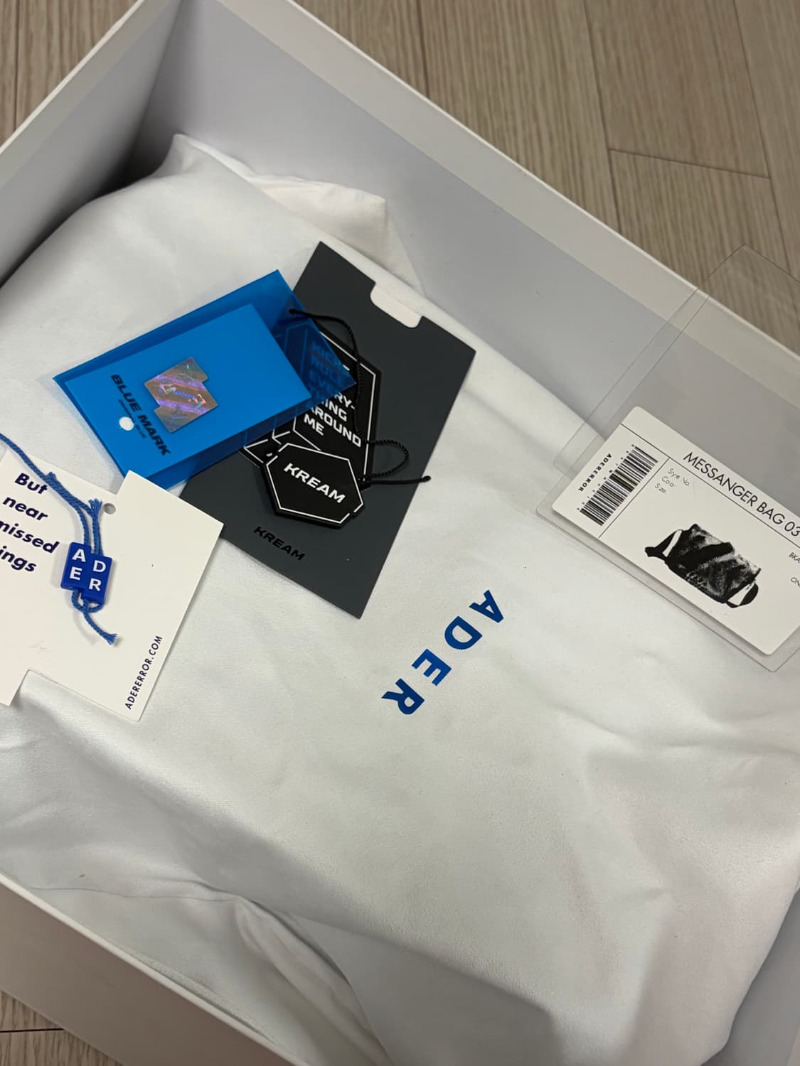 아더에러 트레이스 애드모어 크로스바디백 블랙 상품이미지7