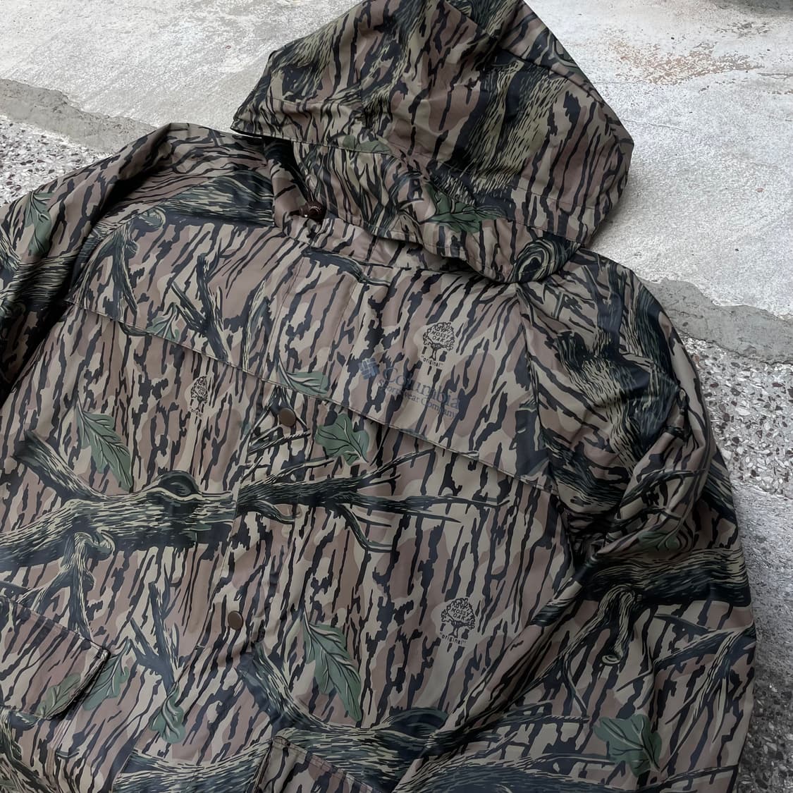 컬럼비아 카모 바람막이 자켓 상품이미지1