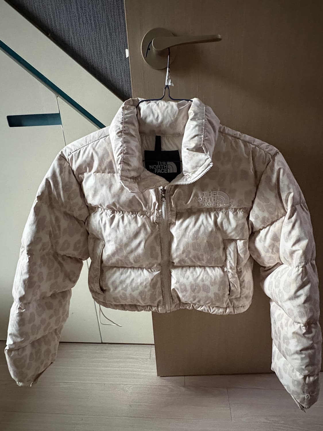 노스페이스 프린트눕시 숏 자켓 실버그레이 레오파드 S 상품이미지1