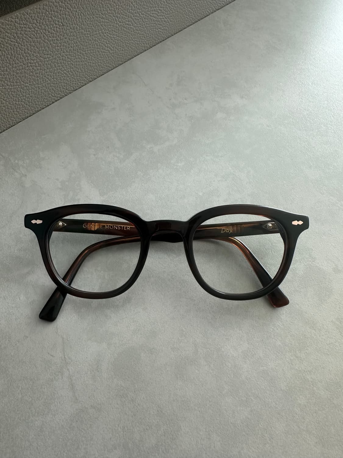젠틀몬스터 day (B4) 안경 상품이미지9
