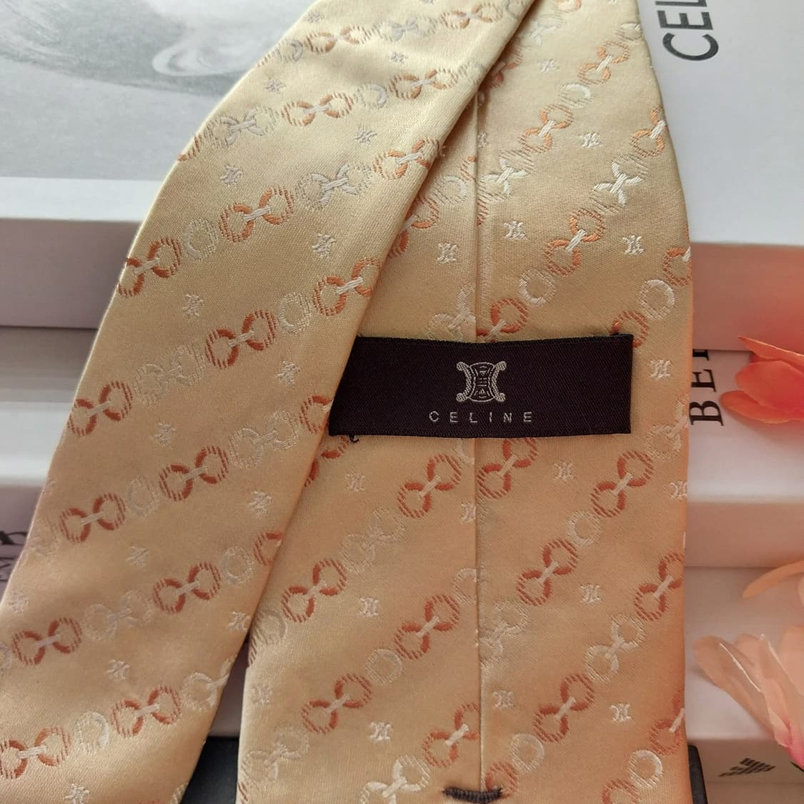 셀린느 실크 옐로우 트리오페 넥타이 9.4cm A+등급 K1420
 상품이미지7