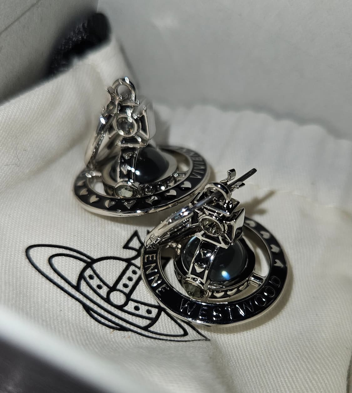 비비안웨스트우드 나나 콜라보 오알비 귀걸이 이어링 블랙 상품이미지1