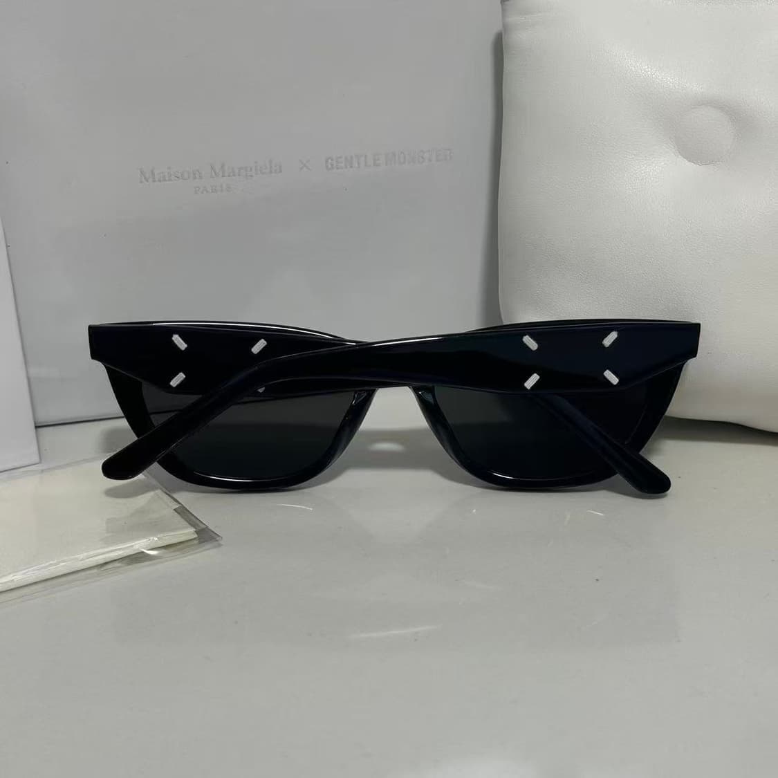 새상품급판매 젠틀몬스터x메종마르지엘라 선글라스 MM208 01 블랙 상품이미지1