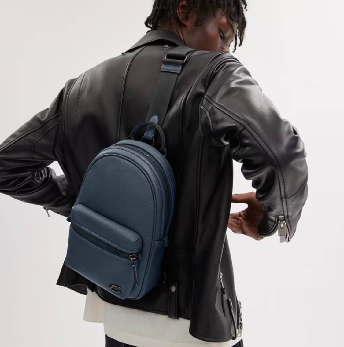 코치 차터 팩 CP162 DDE 슬링백 상품이미지5