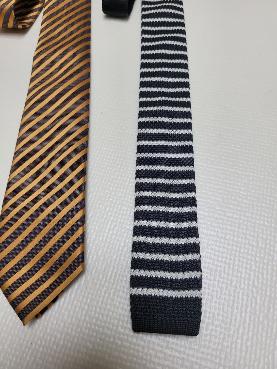 넥타이 3종 (스트라이프패턴 오렌지, 골드, 블랙) 상품이미지5