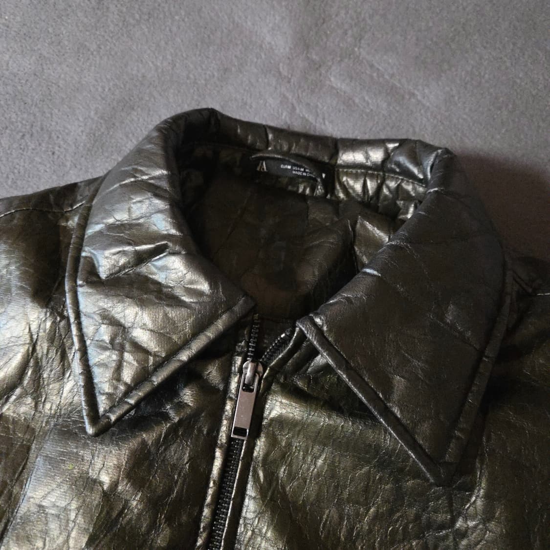 자라 글로시 크랙 레더 봄버 자켓 M (국내L오버핏) 상품이미지3