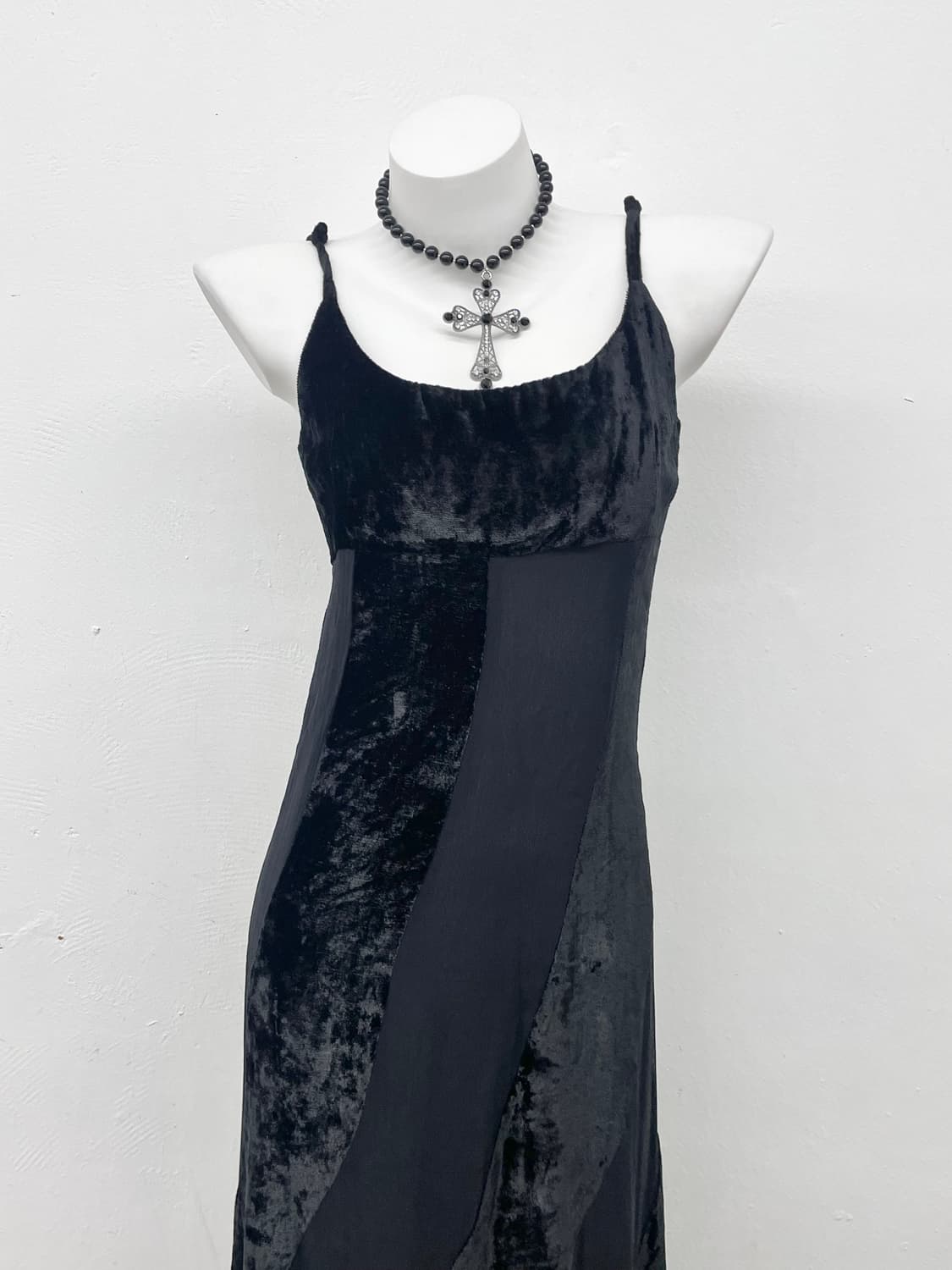 고딕 벨벳 드레이프 롱 원피스 상품이미지2