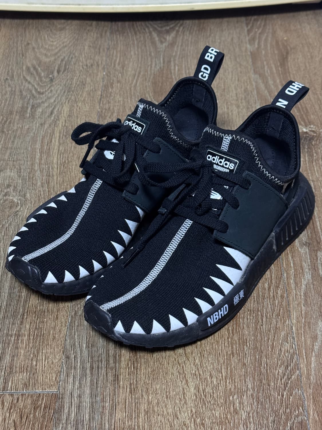 네이버후드 X 아디다스 NMD R1 상품이미지1
