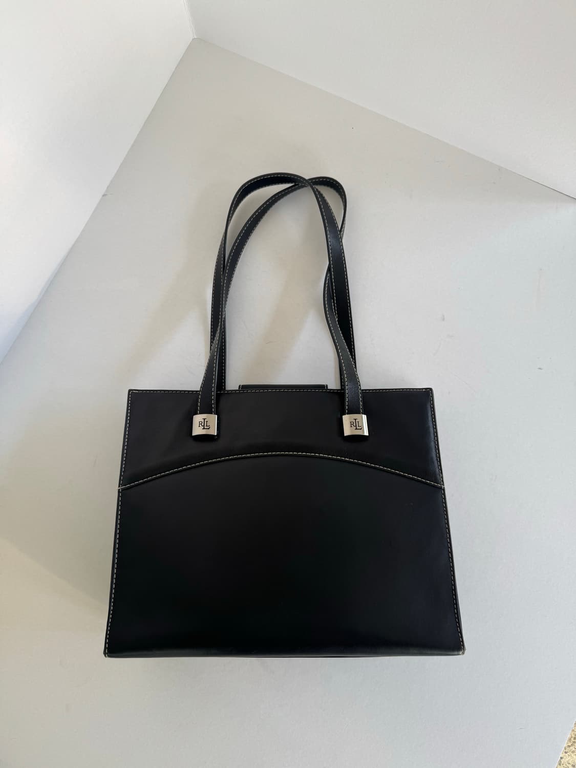 랄프로렌 화이트 스티치 가죽 숄더백 상품이미지6