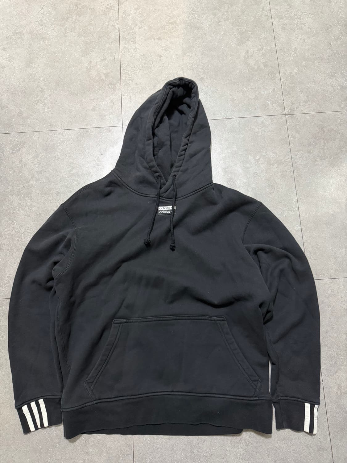 아디다스  블랙컬러 스몰로고패치 스웻후디 100size   상품이미지1