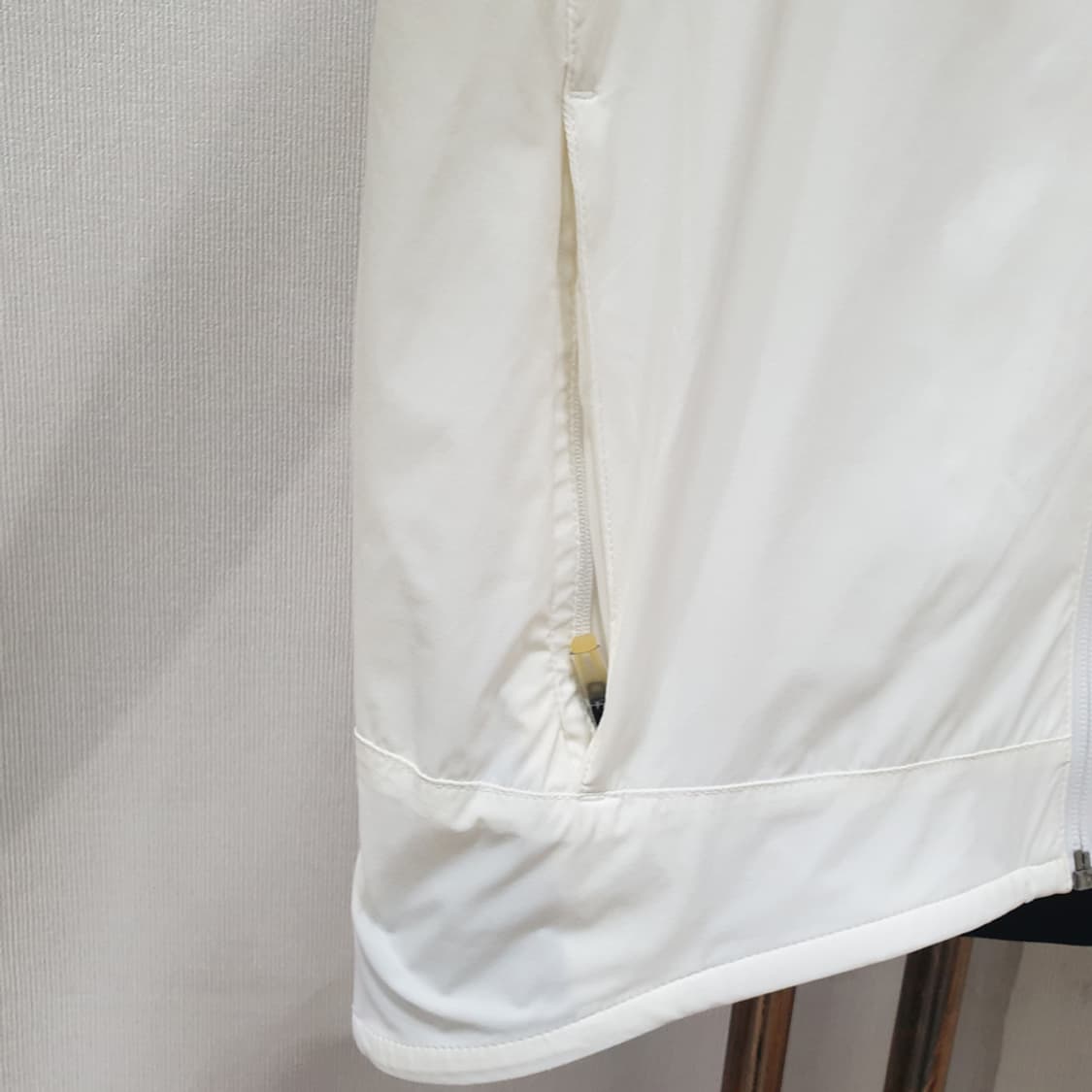 데상트 경량 러닝 바람막이 자켓 85 (여성용) 상품이미지3