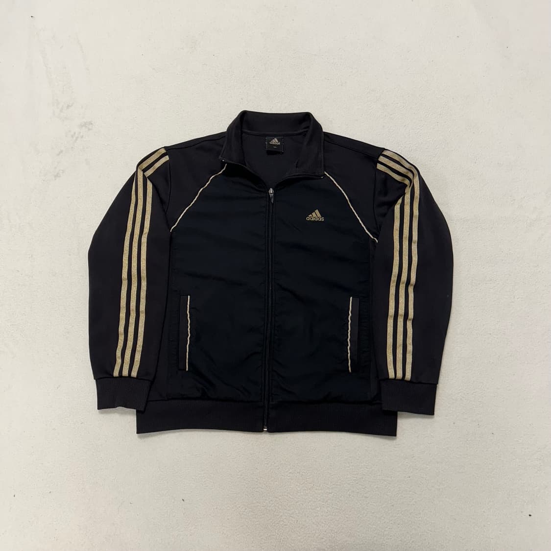 Adidas black & gold jersey 상품이미지4