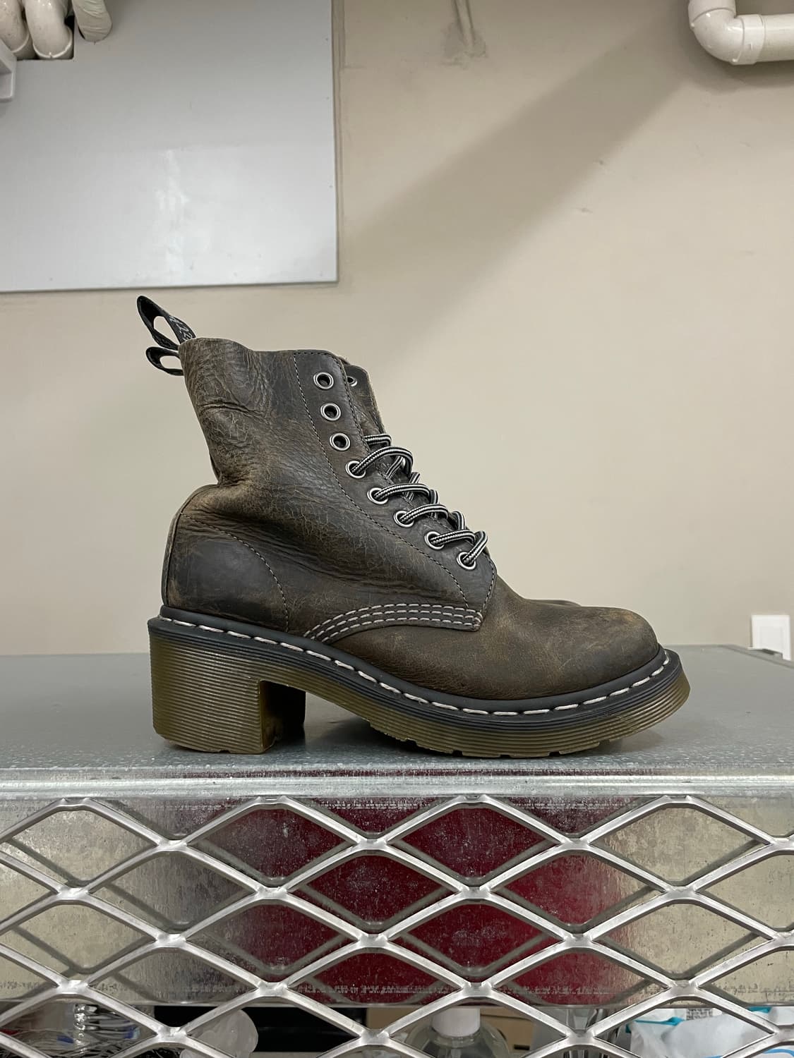 닥터마틴 다크브라운 8홀 워커 us5 상품이미지4