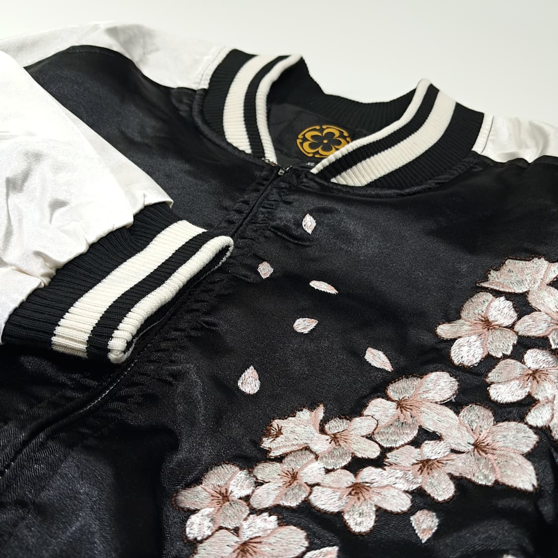 CL933 [새상품] XL ROGUE 00s 새틴 주작자수 블랙 스카잔 상품이미지4