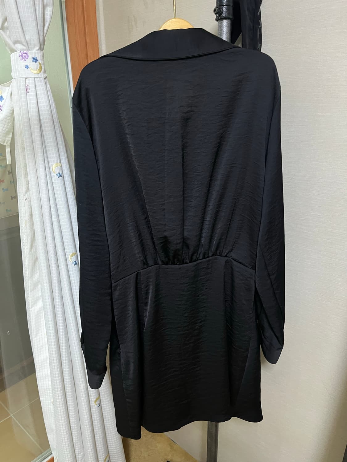 자라 Zara 새틴 블랙 원피스 상품이미지2