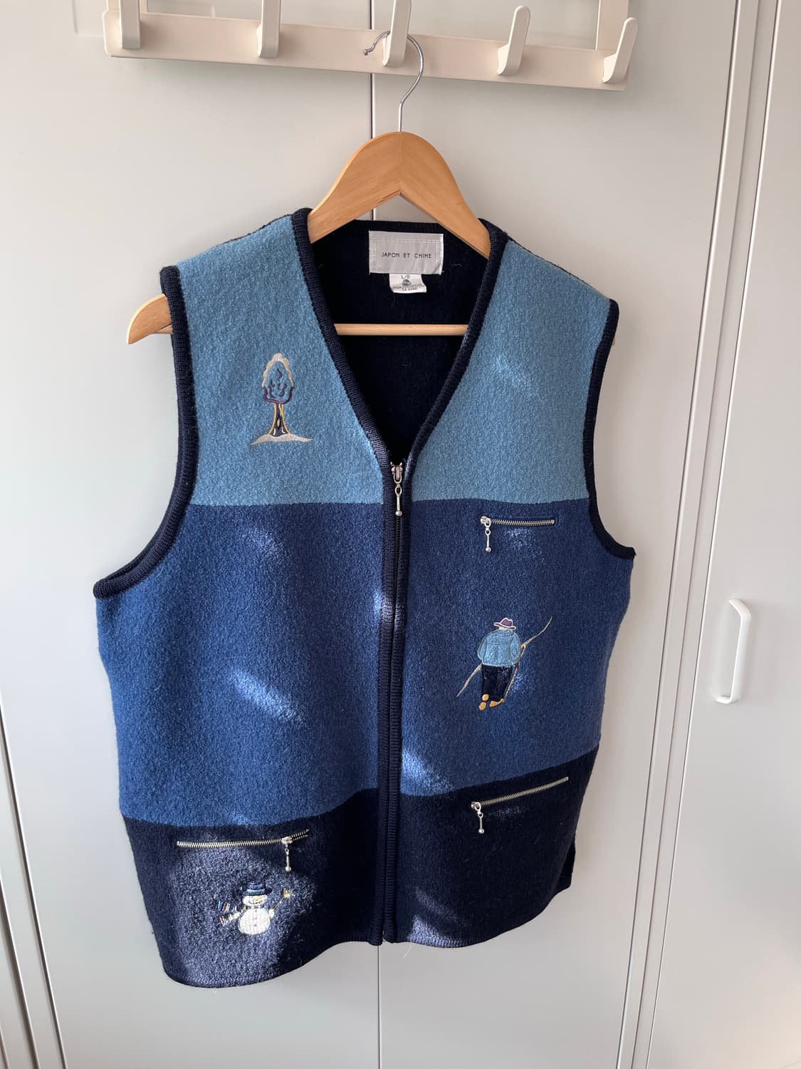 Japon et chine 블루 배색 자수 니트 조끼 상품이미지6