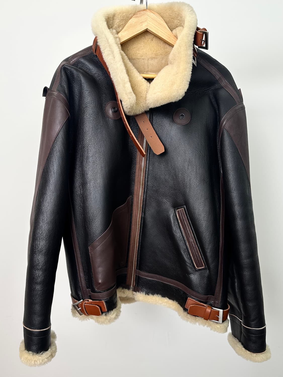 아웃스탠딩 X 에이징 씨씨씨 O X A B-3 무톤 자켓 L 상품이미지1