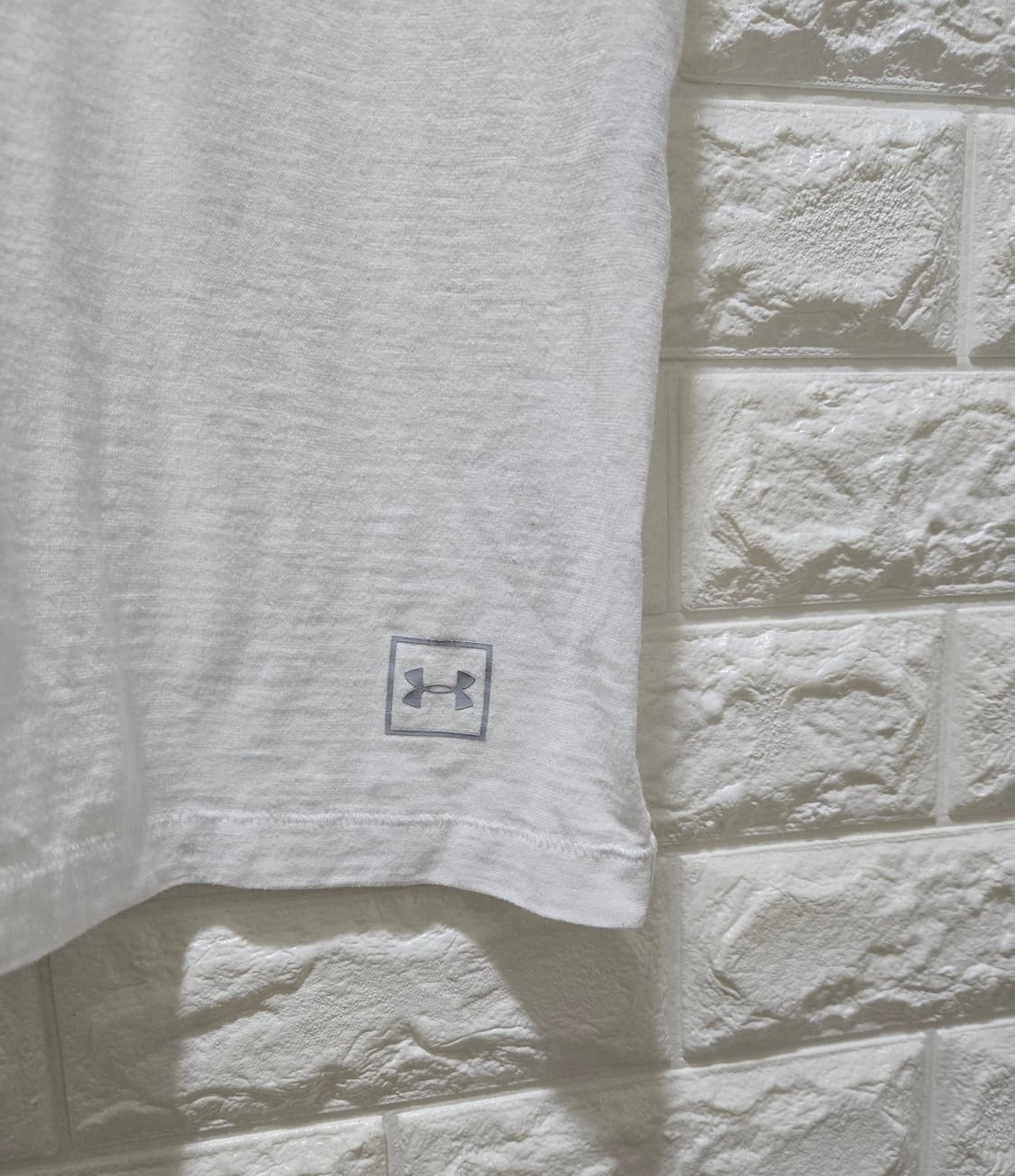 언더아머 브이넥 반팔티 95~100 상품이미지4