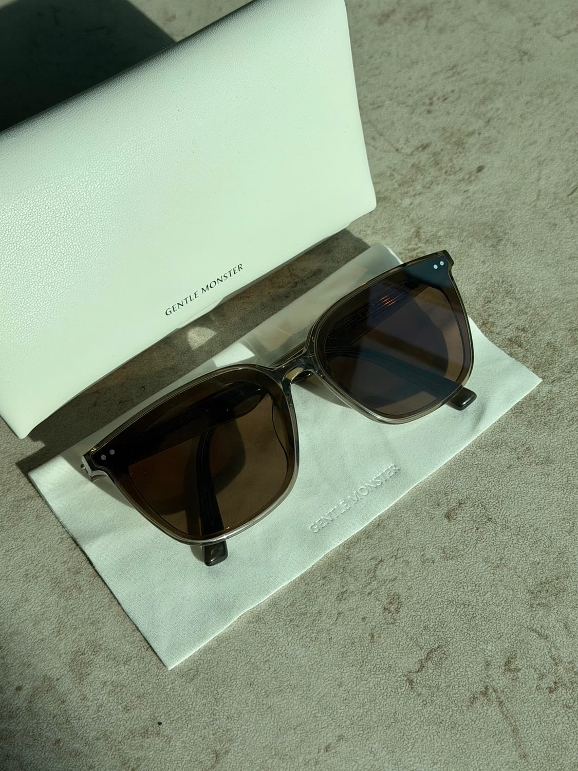 젠틀몬스터 헤이저 KC6 선글라스 판매합니다 상품이미지3