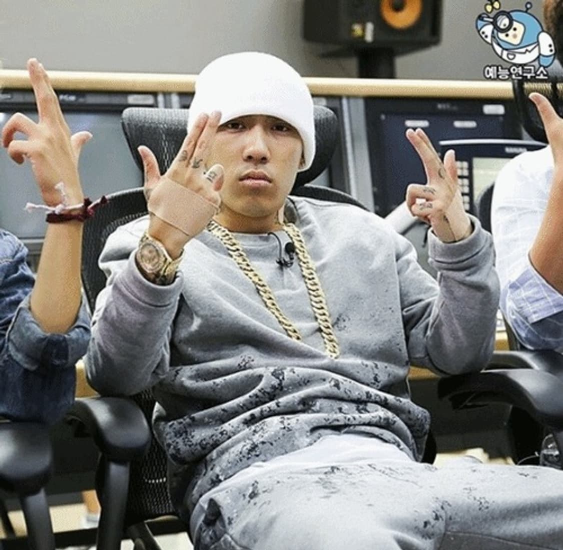 발렌시아가 스페이스 프린티드 크루넥 맨투맨 상품이미지2