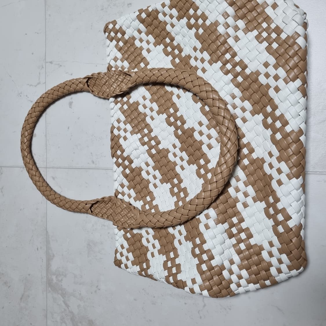 라탄 짜임 토트백 브라운/화이트 상품이미지2