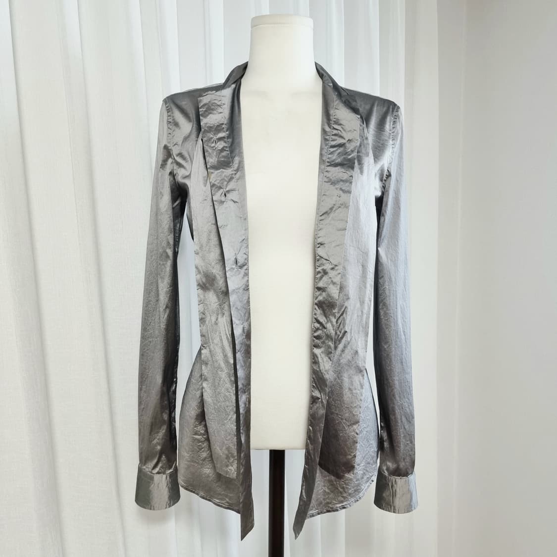 돌체앤가바나 실크66 메탈릭실버 리본타이 링클 블라우스 (55) 상태최상 상품이미지6