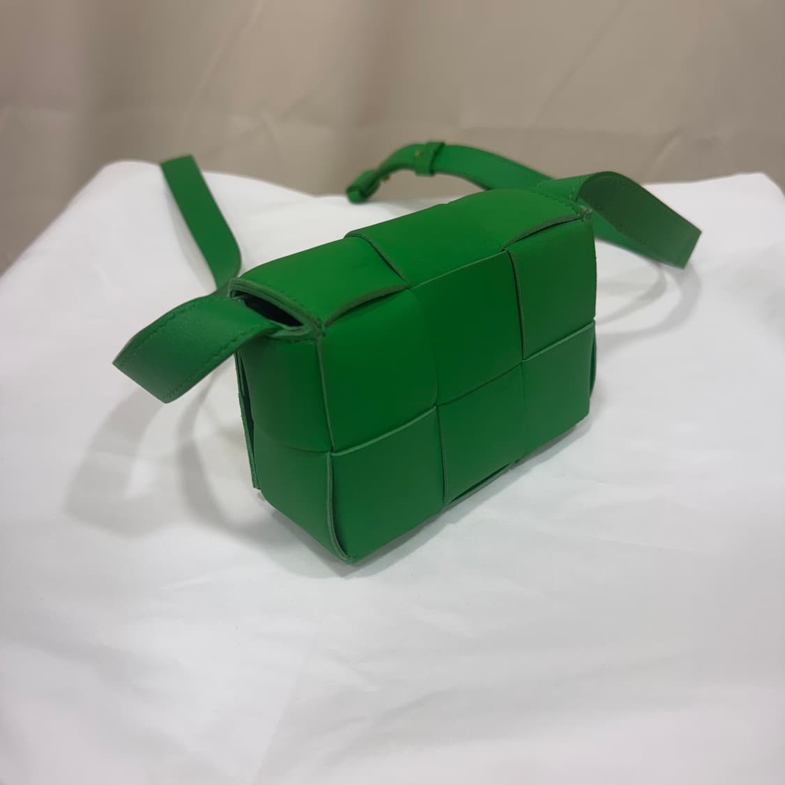 보테가 베네타 카세트백 그린 상품이미지3