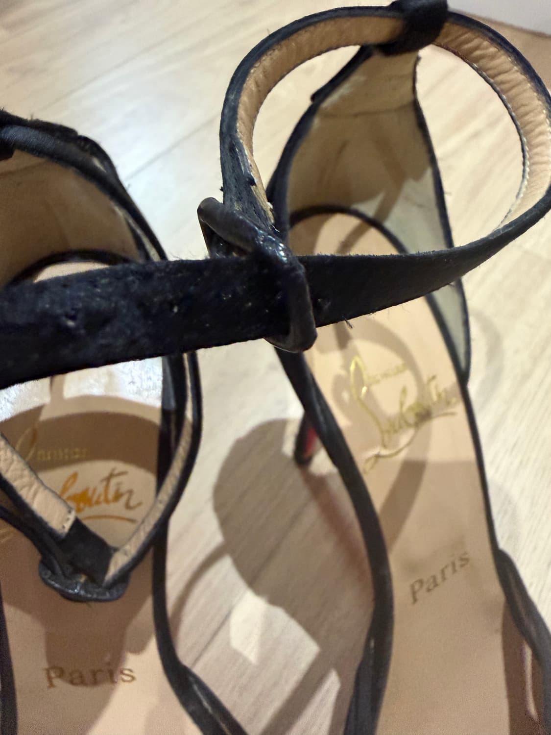 크리스찬루부탱 새틴 힐  상품이미지8
