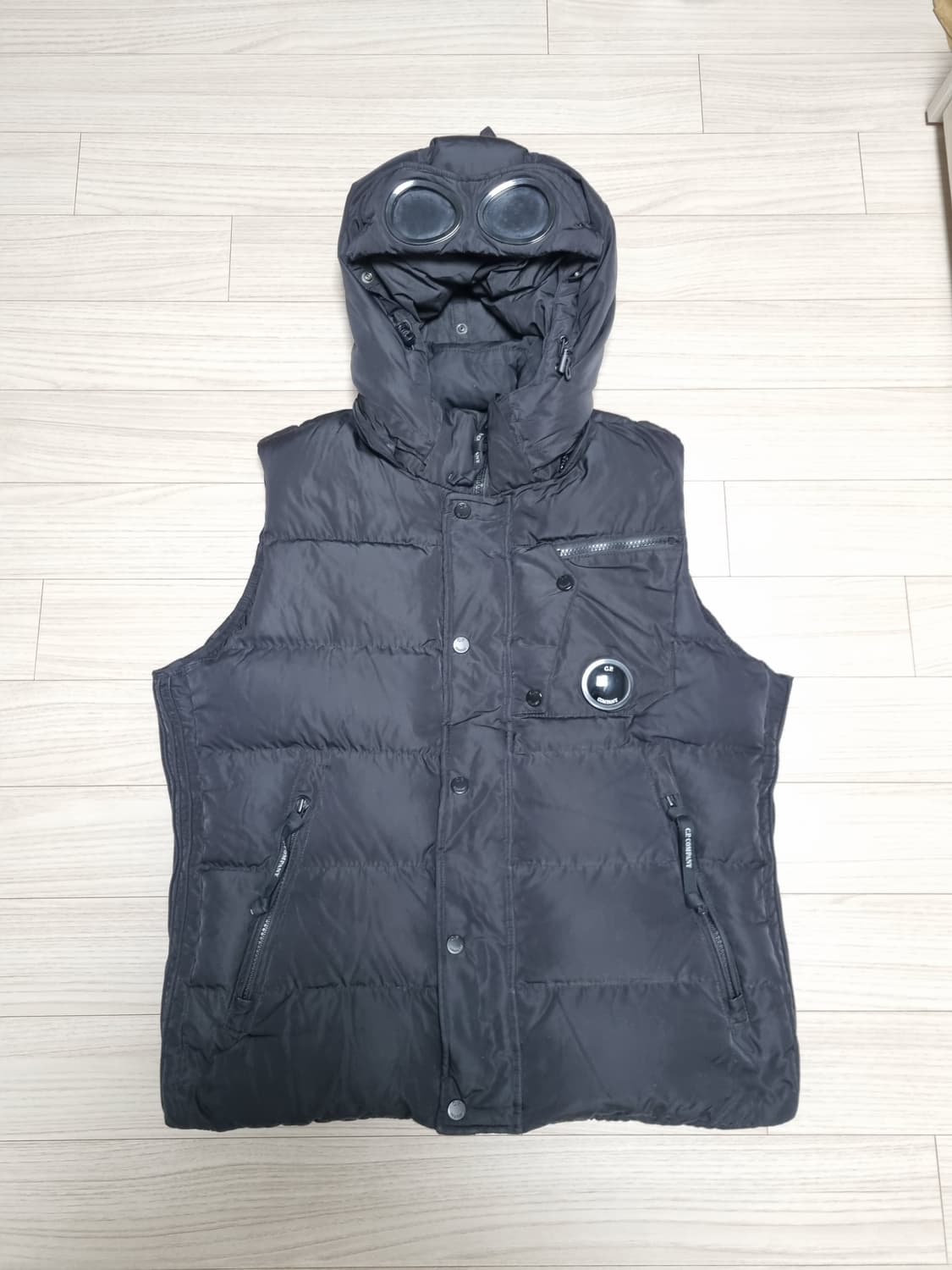 cp컴퍼니 렌즈고글 패딩조끼 상품이미지2