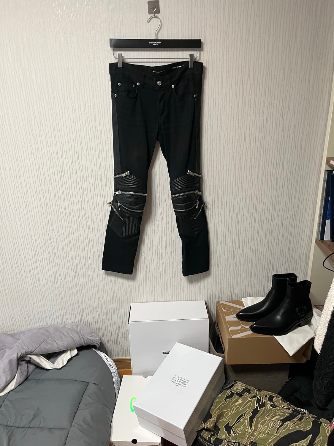 생로랑 레더 패널진 29 상품이미지1