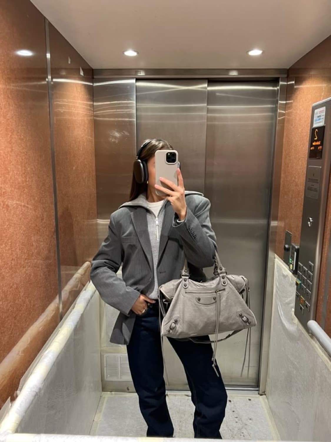 발렌시아가 시티 모터백 그레이 미디움  상품이미지2