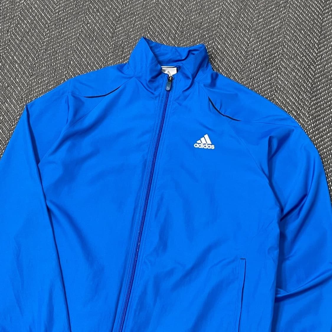 아디다스 로고 프린팅 바람막이 v0150 상품이미지3