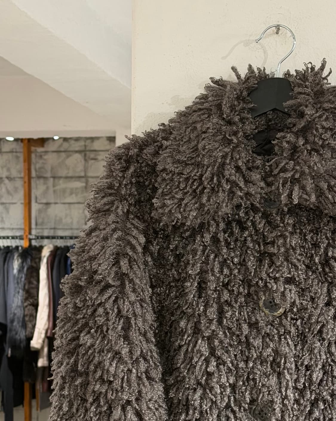 아델 파도 차콜 컬리 카라 퍼 코트 상품이미지2