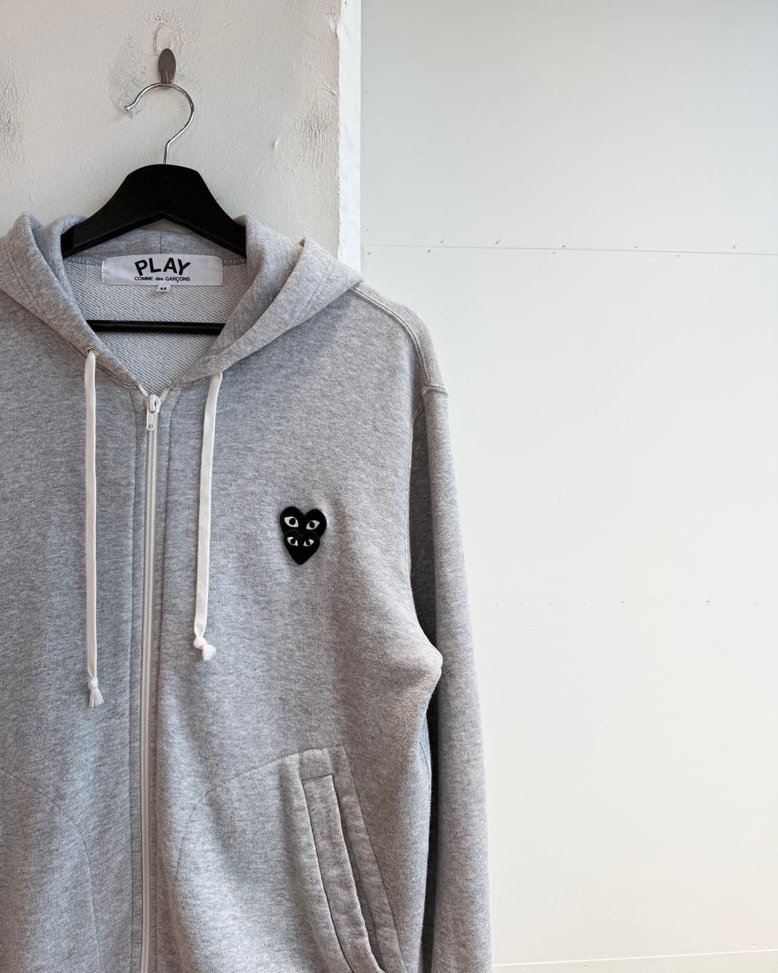 꼼데가르송 플레이 그레이 더블 블랙 하트 와펜 코튼 후드 집업 상품이미지5