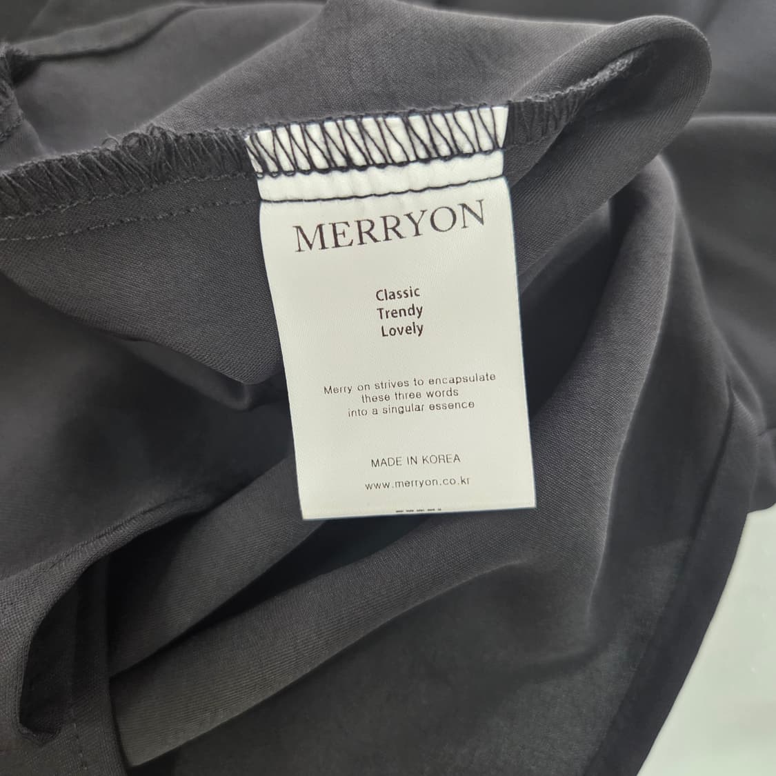 [MERRYON] 메리온 오프숄더 리본 블라우스 여성 FREE 상품이미지5