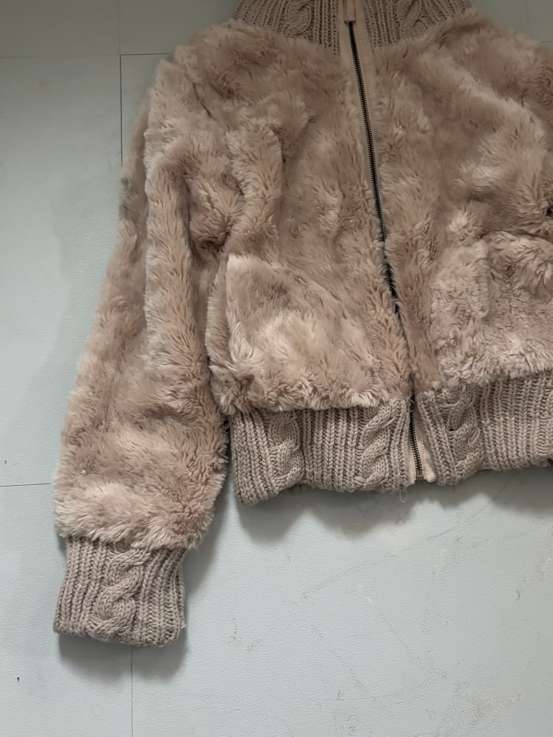 • beige fur zip-up 상품이미지5