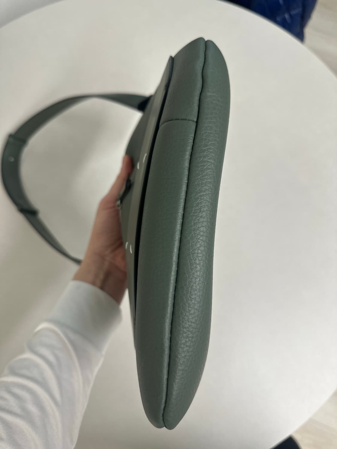 마르지엘라 5AC 온바디 크로스백 1회착 카키컬러 상품이미지3