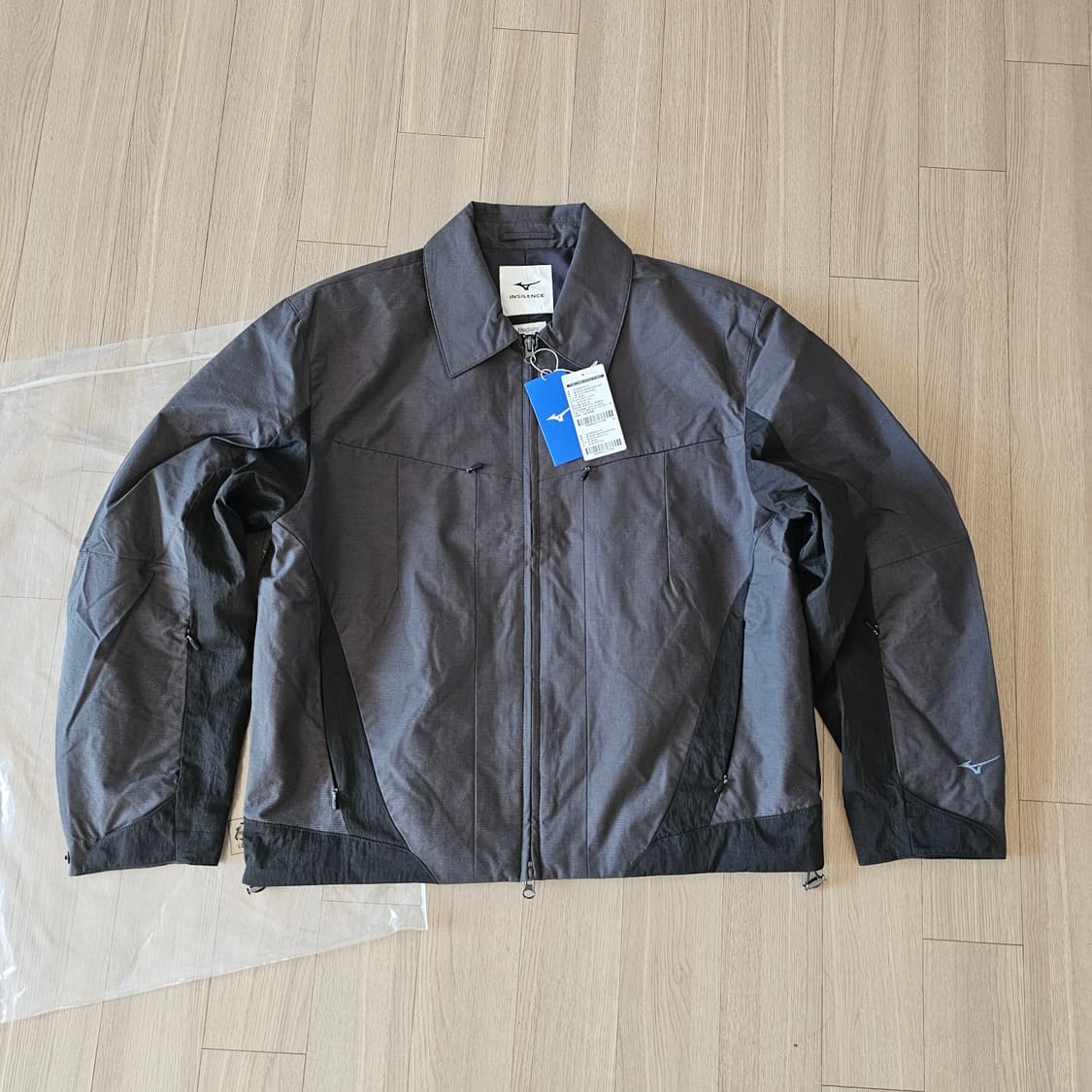 M 새제품) 미즈노 X  인사일런스 우븐 자켓 바람막이 차콜 95~100 상품이미지3